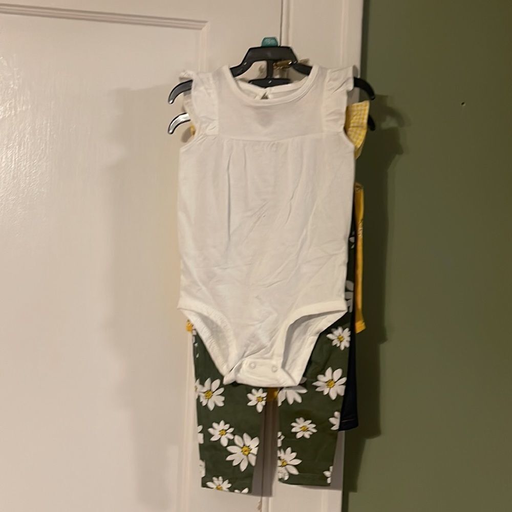 Carter’s 4piece Set18 Month Flowers